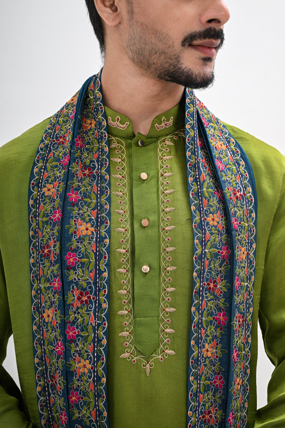 PEACOCK HUES