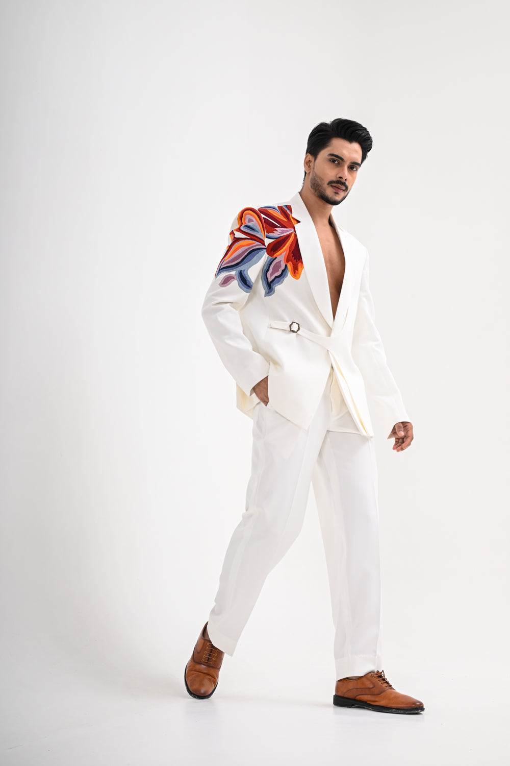 REGALIS TUXEDO