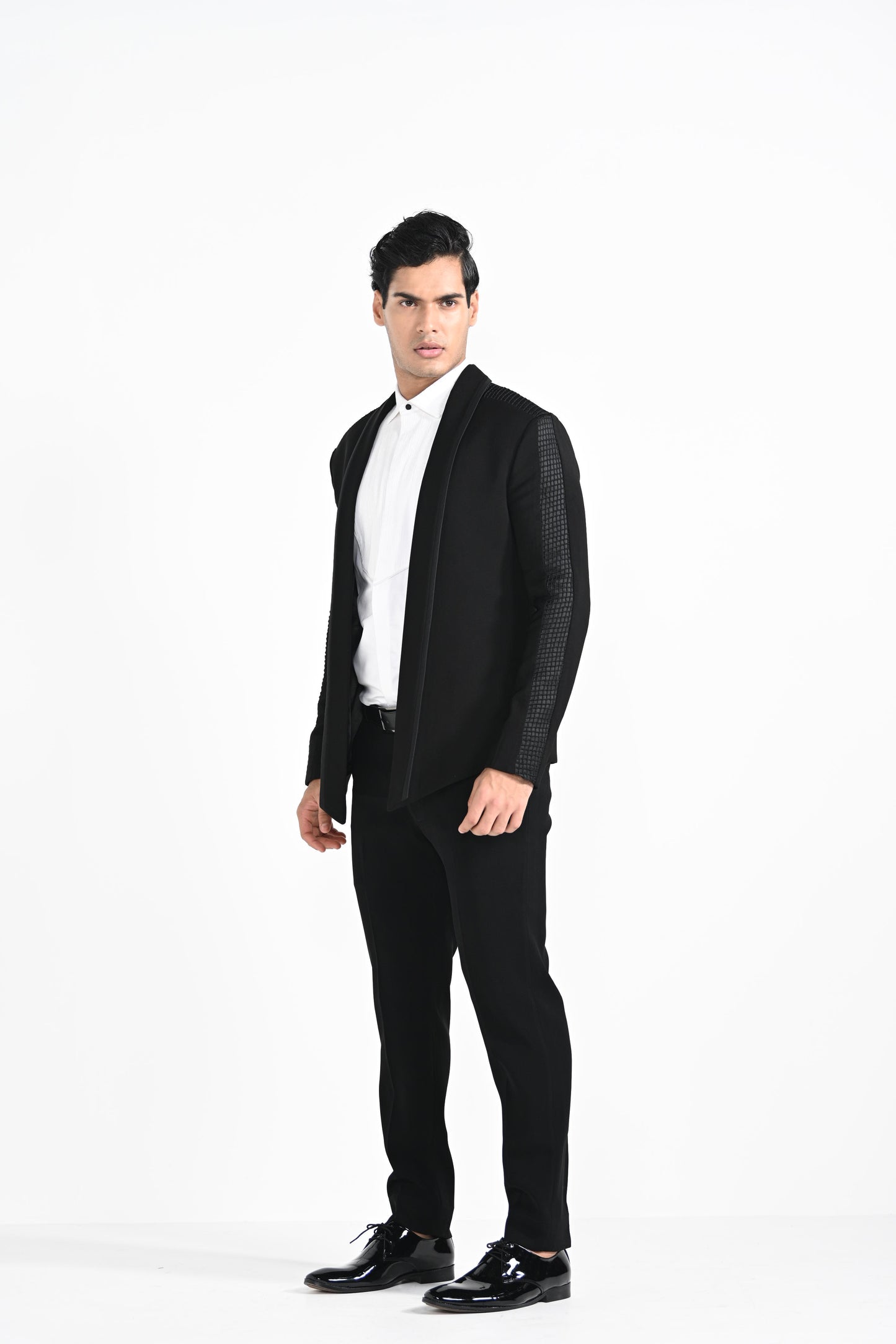 OPEN BLAZER WITH PINTUCKS DETAILING