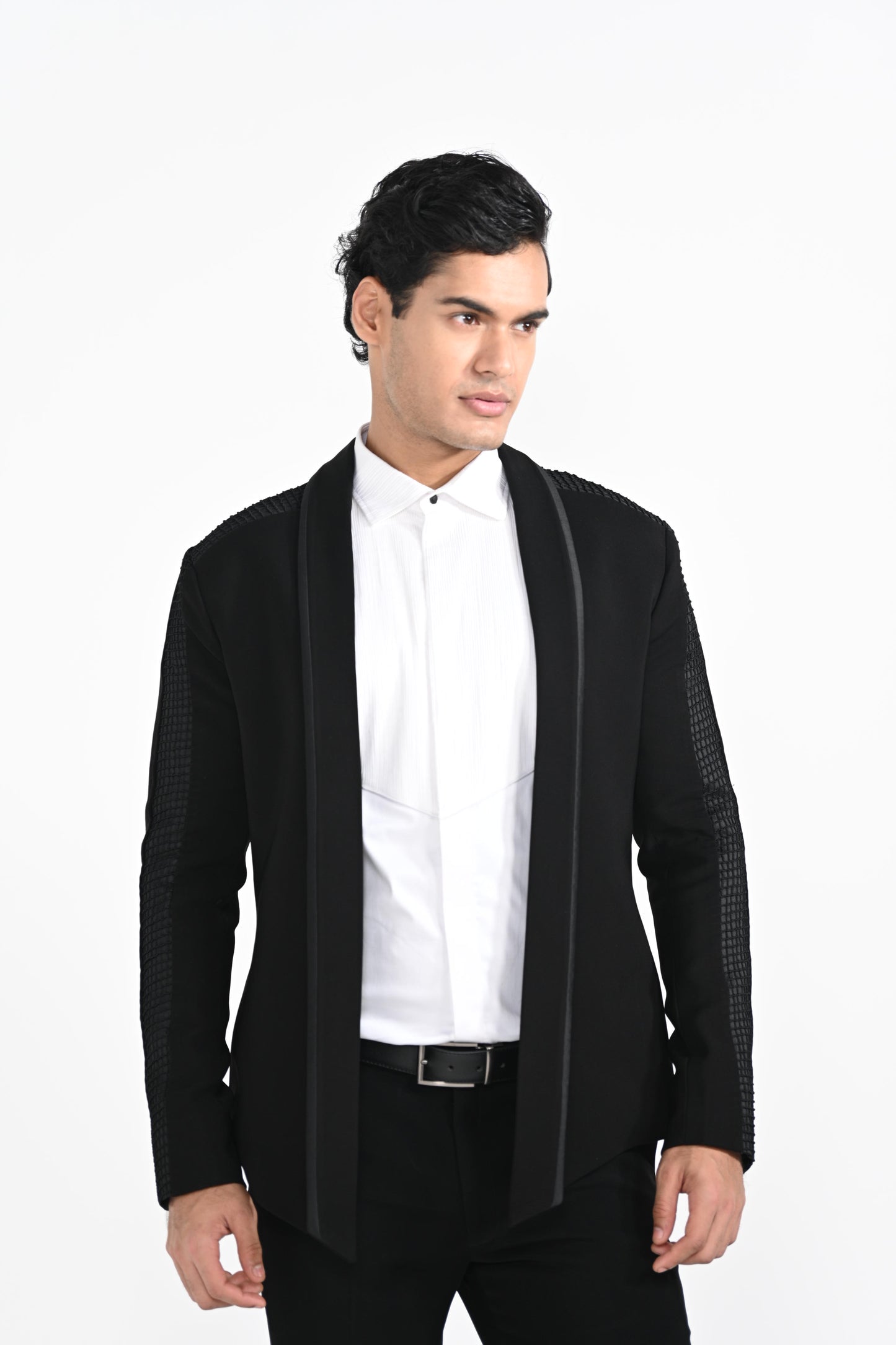 OPEN BLAZER WITH PINTUCKS DETAILING