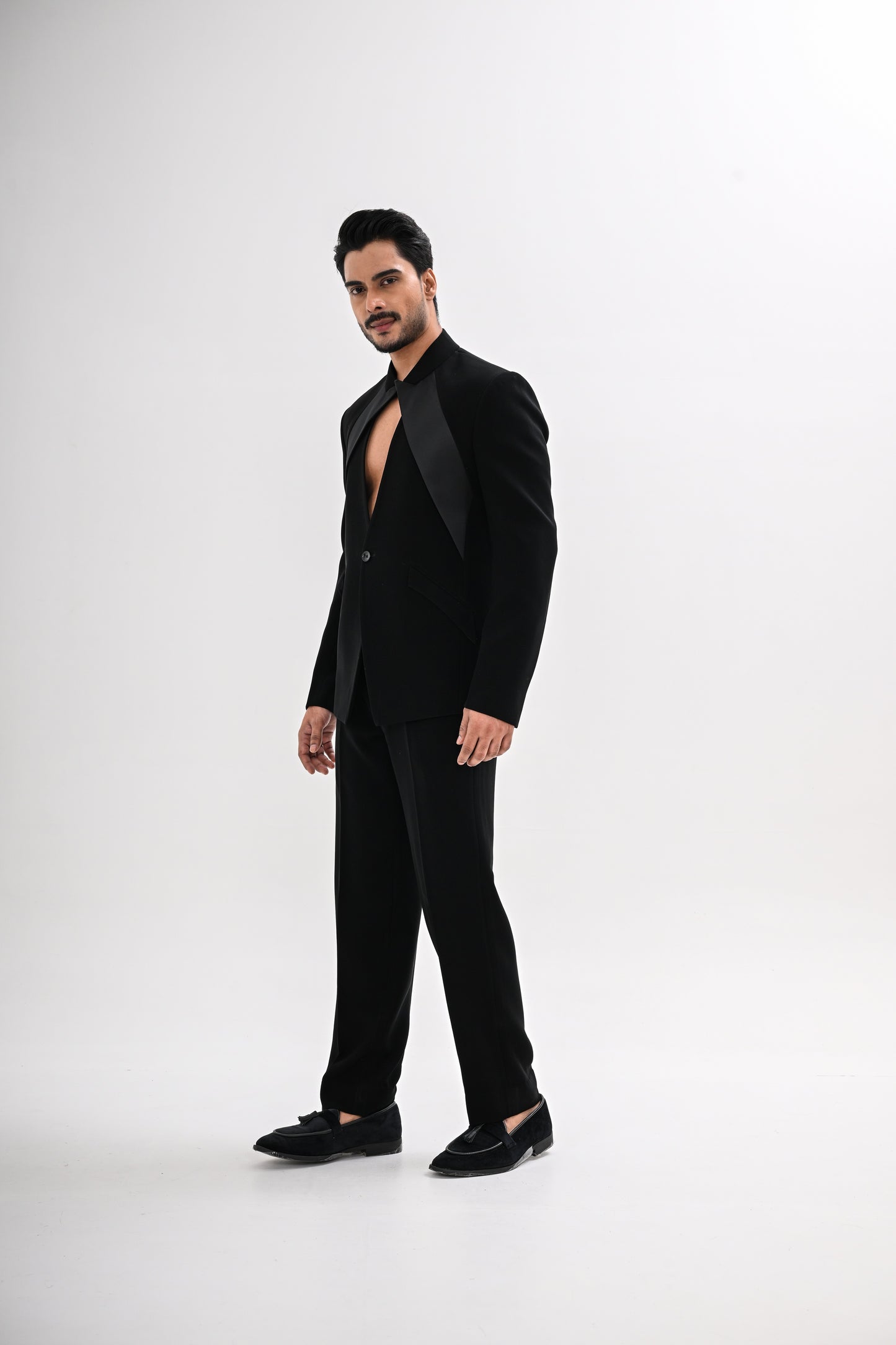 REGALIS TUXEDO