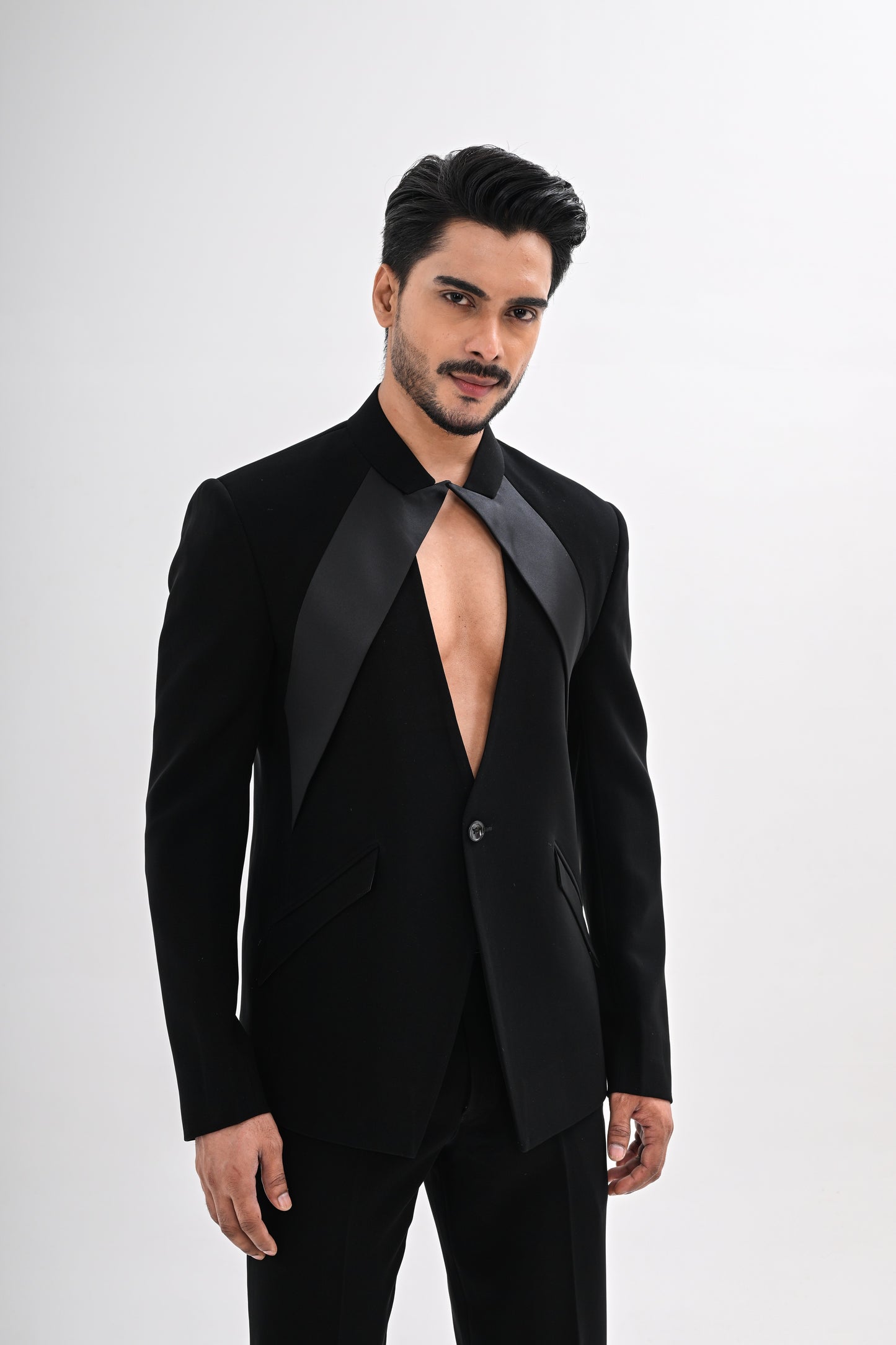 REGALIS TUXEDO